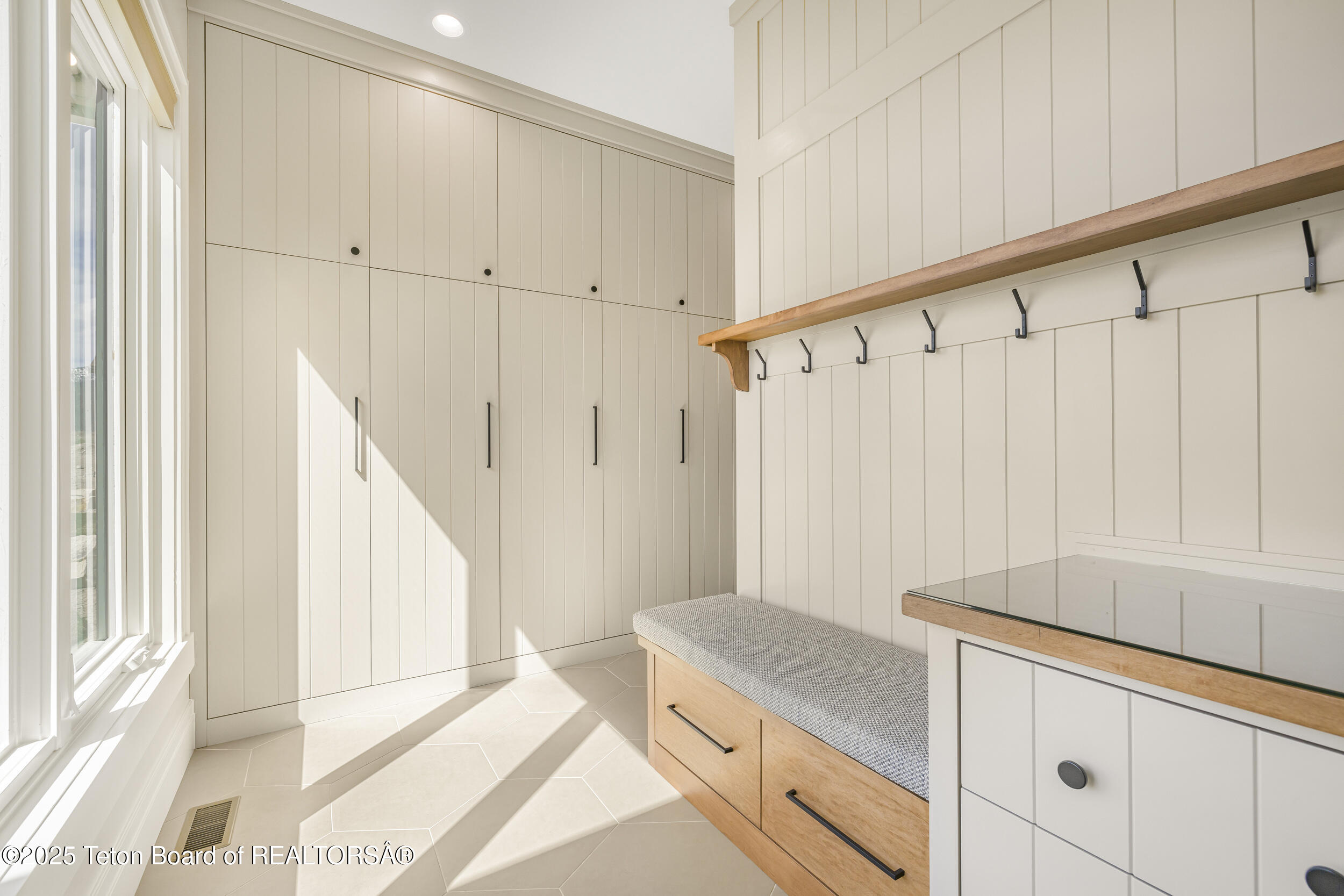 Swan Valley, Idaho 83449, United States, 4 Bedrooms Bedrooms, ,4 BathroomsBathrooms,Residential,Active,181524