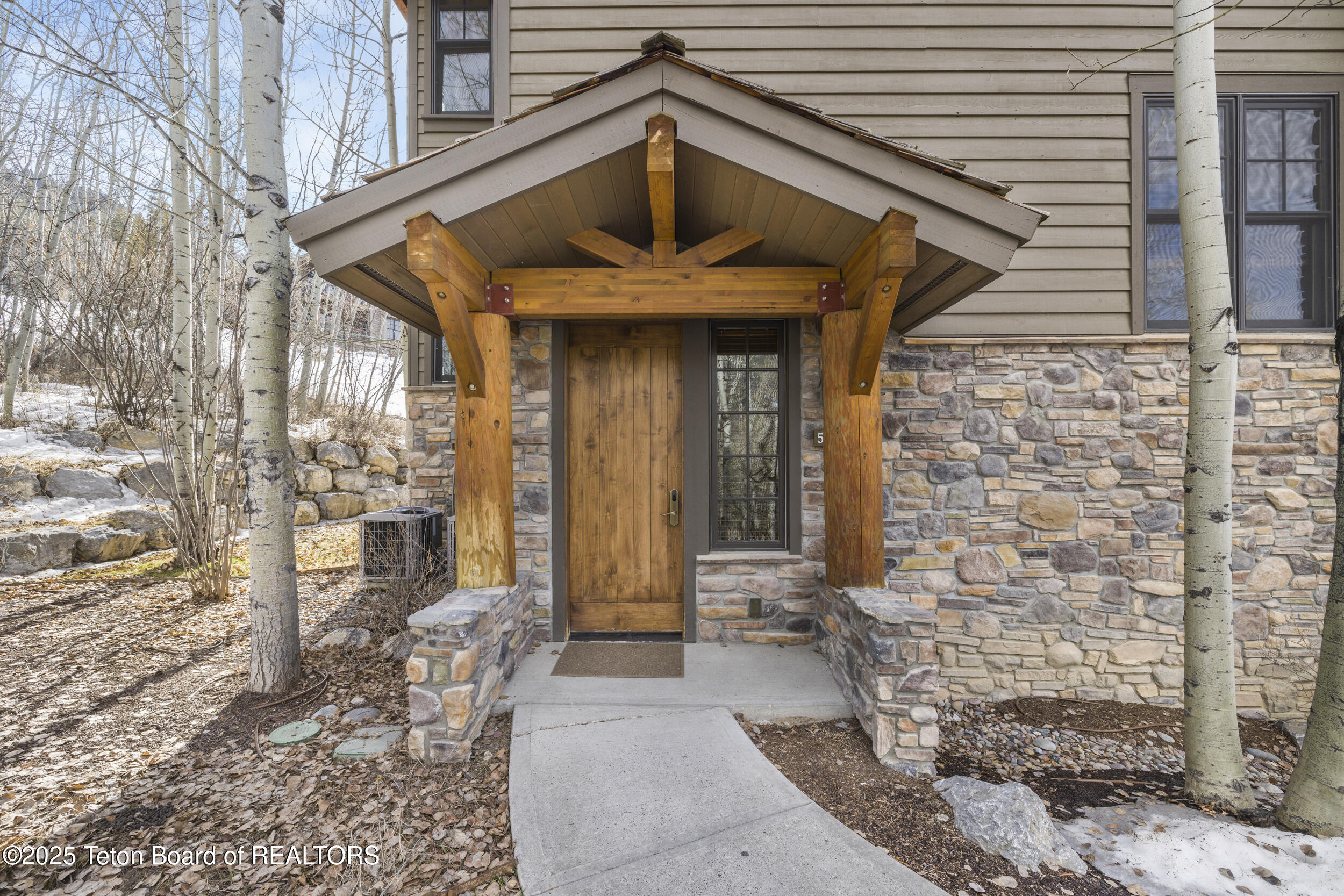 Jackson, Wyoming 83001, United States, 3 Bedrooms Bedrooms, ,3 BathroomsBathrooms,Residential,Active,58139