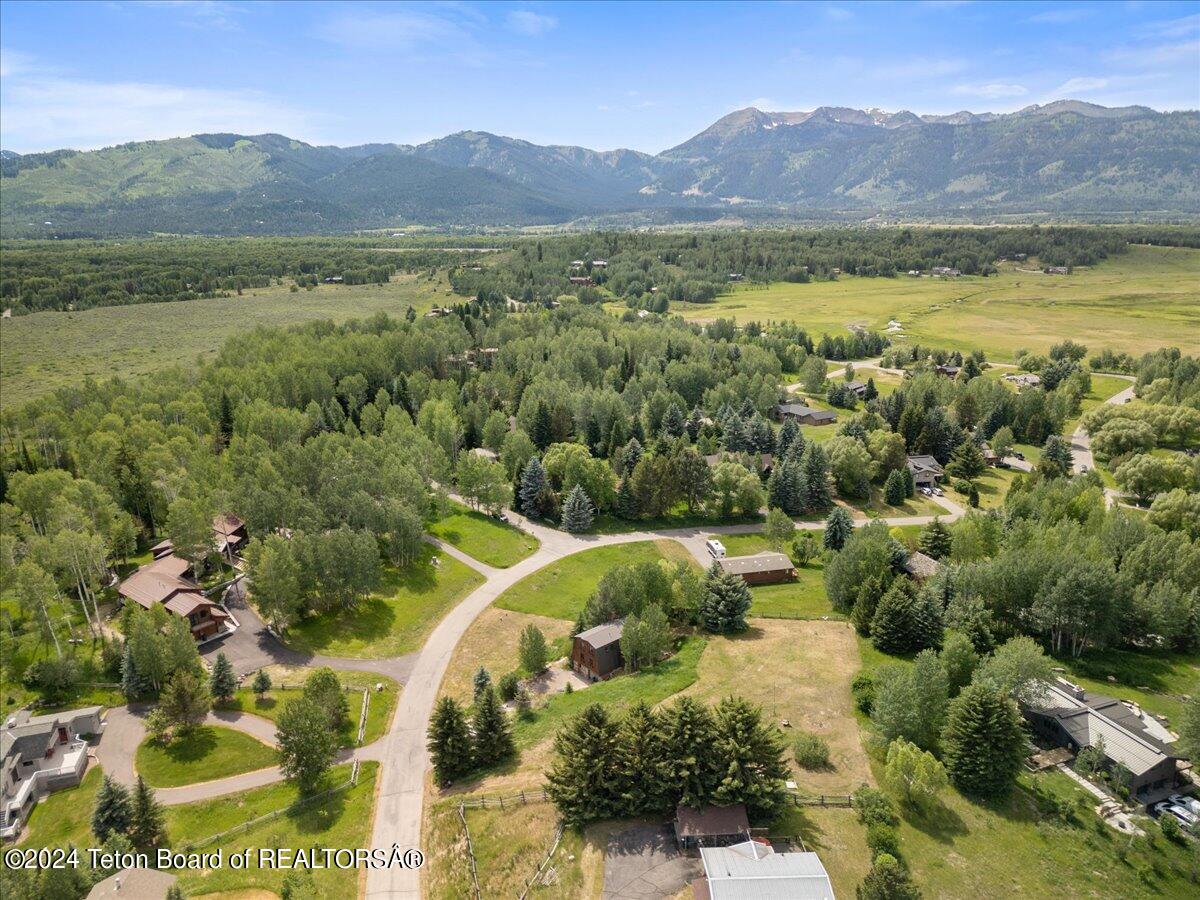 Jackson, Wyoming 83001, United States, 1 Bedroom Bedrooms, ,3 BathroomsBathrooms,Residential,Pending,52514