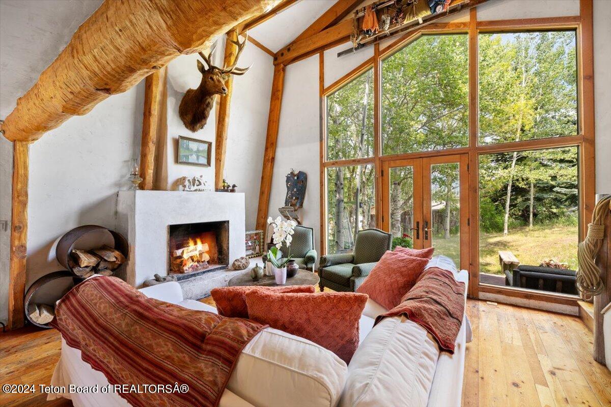 Jackson, Wyoming 83001, United States, 1 Bedroom Bedrooms, ,3 BathroomsBathrooms,Residential,Pending,52514