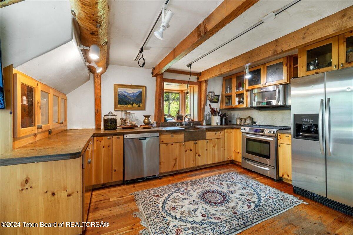 Jackson, Wyoming 83001, United States, 1 Bedroom Bedrooms, ,3 BathroomsBathrooms,Residential,Pending,52514