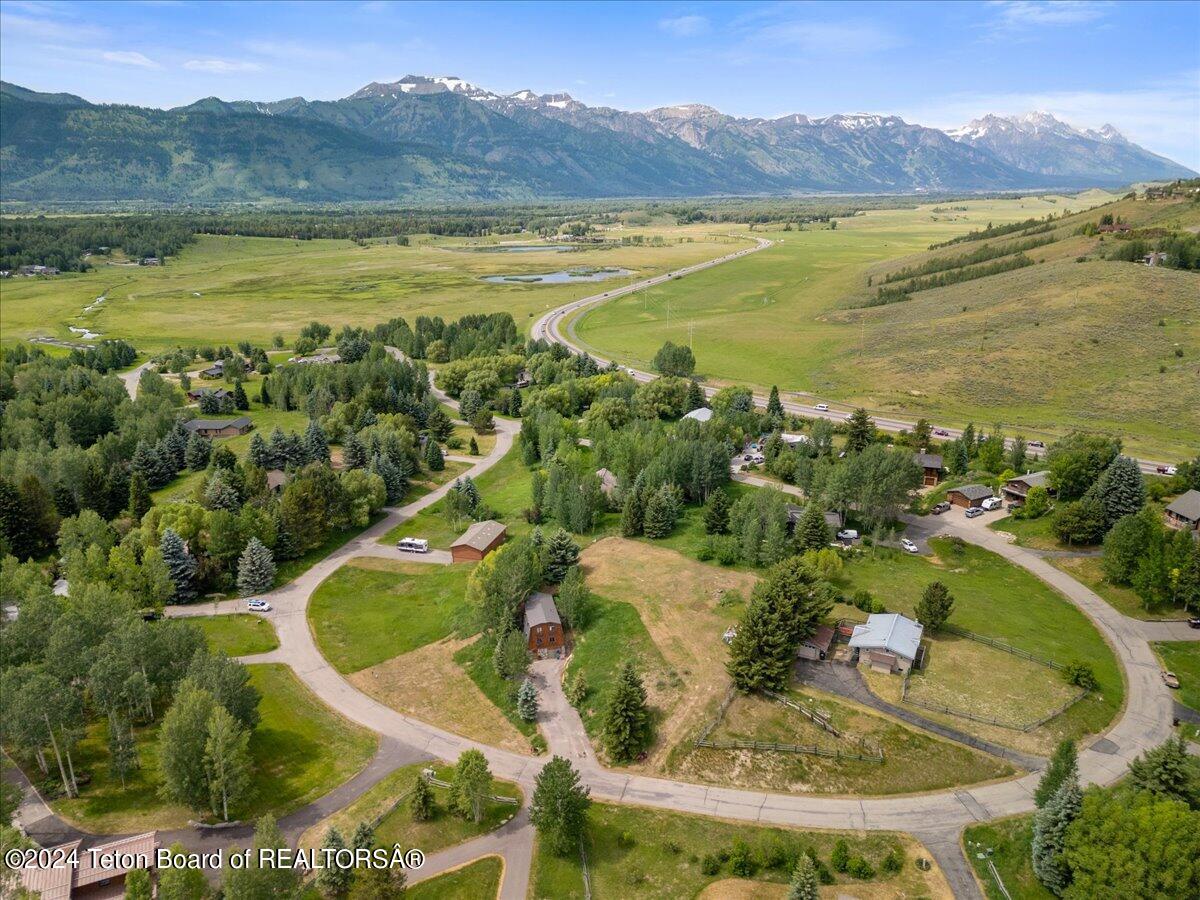 Jackson, Wyoming 83001, United States, 1 Bedroom Bedrooms, ,3 BathroomsBathrooms,Residential,Pending,52514
