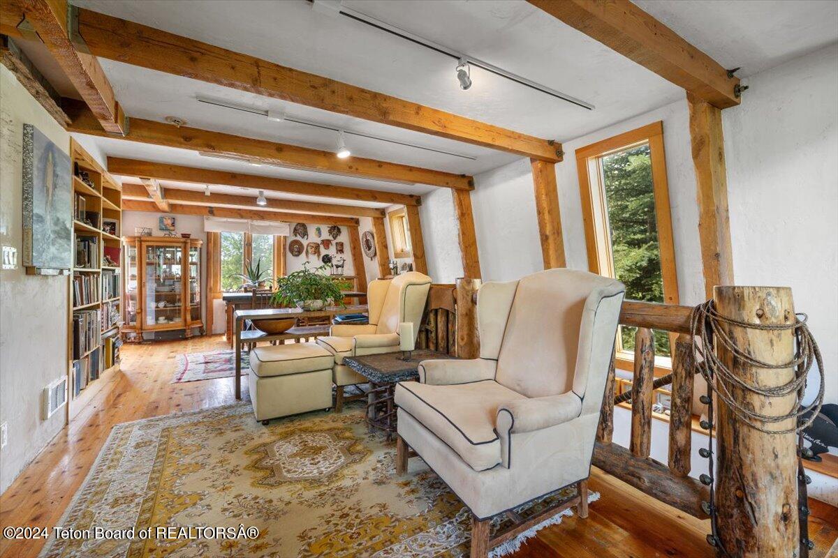 Jackson, Wyoming 83001, United States, 1 Bedroom Bedrooms, ,3 BathroomsBathrooms,Residential,Pending,52514