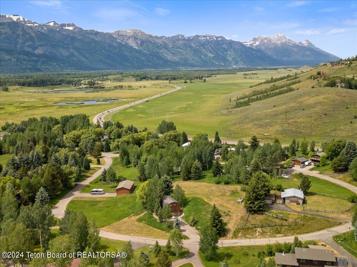 Jackson, Wyoming 83001, United States, 1 Bedroom Bedrooms, ,3 BathroomsBathrooms,Residential,Pending,52514