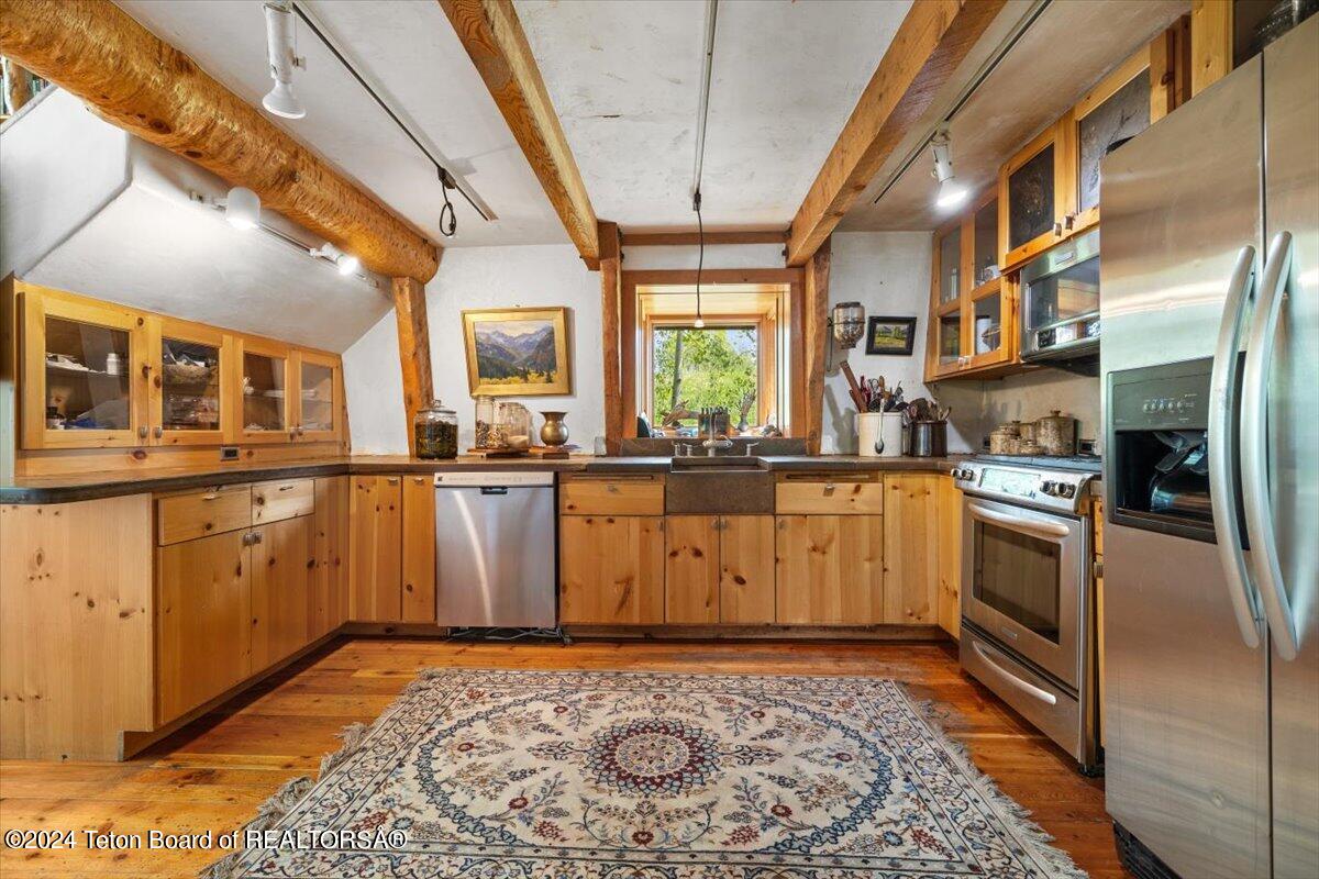 Jackson, Wyoming 83001, United States, 1 Bedroom Bedrooms, ,3 BathroomsBathrooms,Residential,Pending,52514