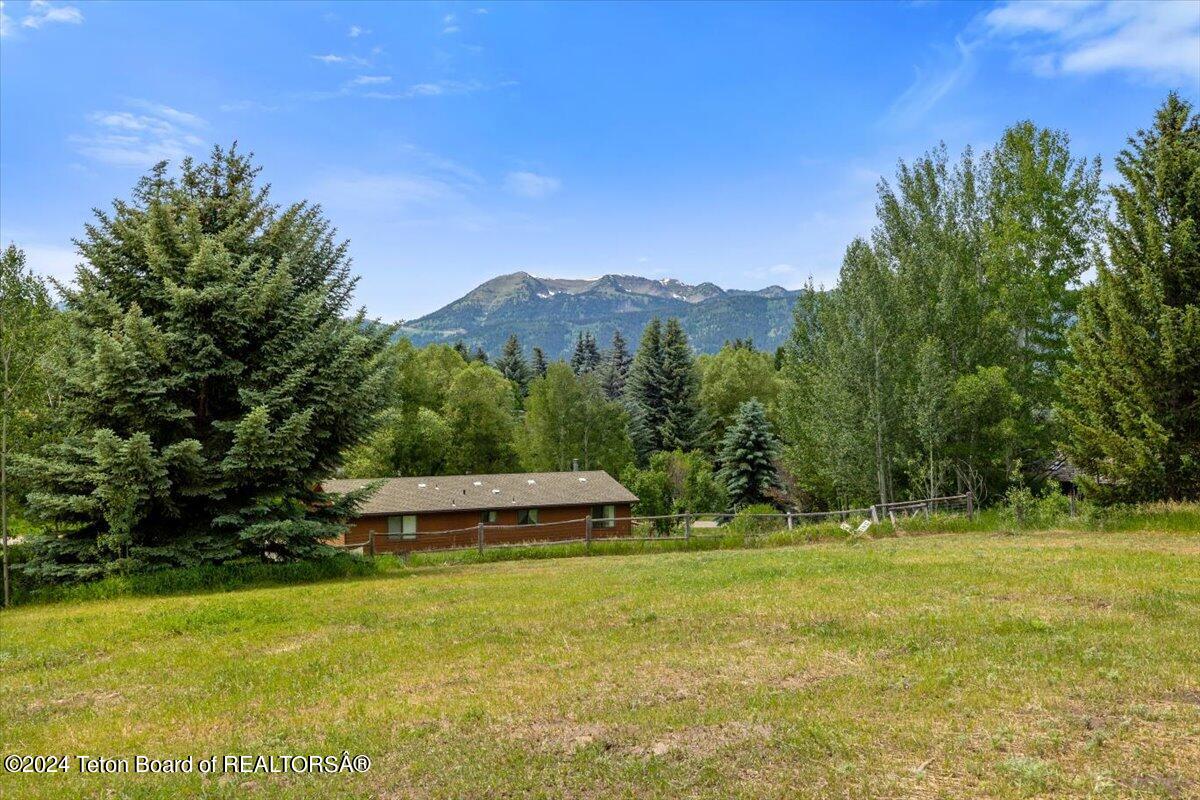 Jackson, Wyoming 83001, United States, 1 Bedroom Bedrooms, ,3 BathroomsBathrooms,Residential,Pending,52514