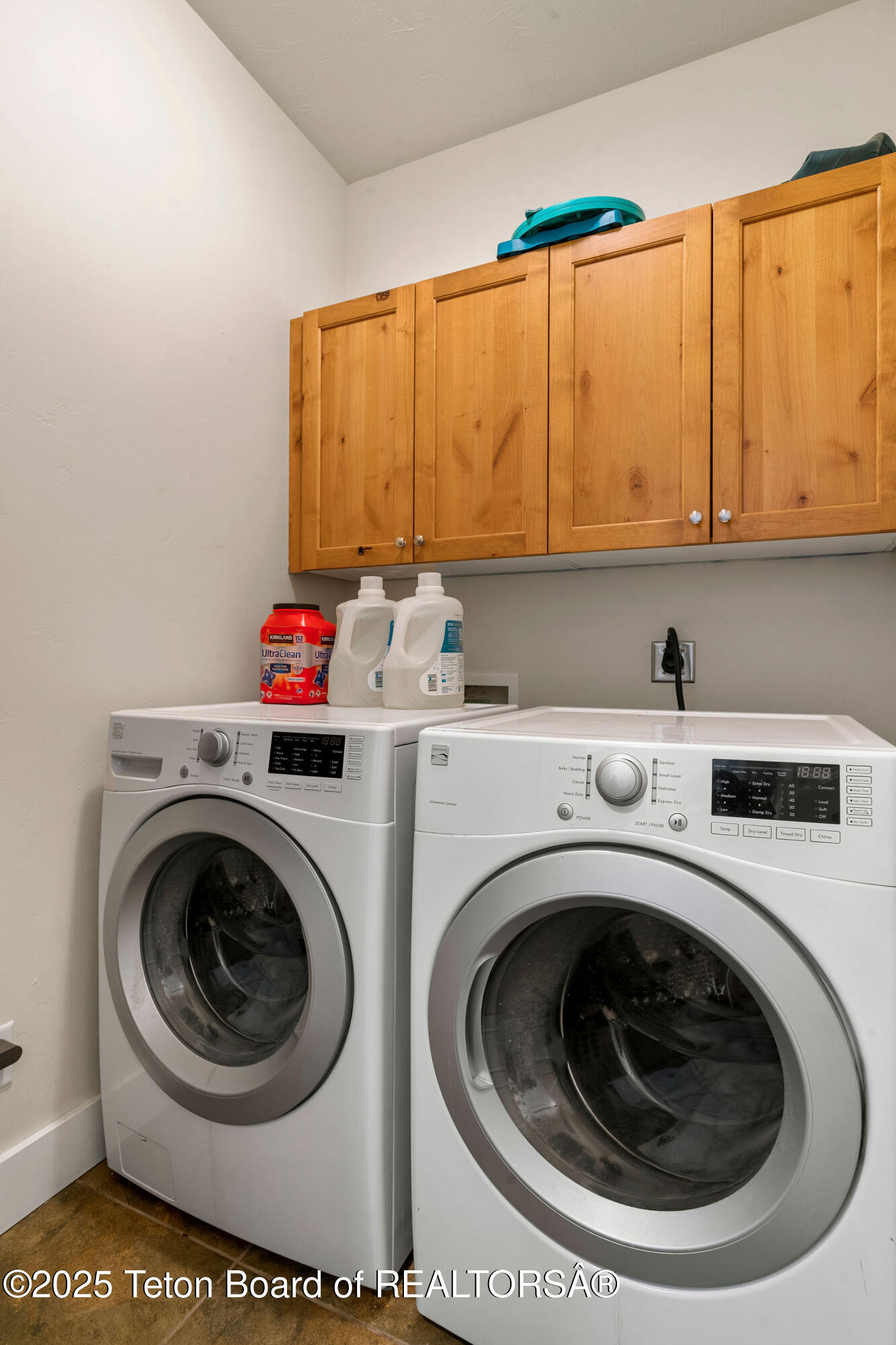 Victor, Idaho 83455, United States, 3 Bedrooms Bedrooms, ,4 BathroomsBathrooms,Residential,Active,83180