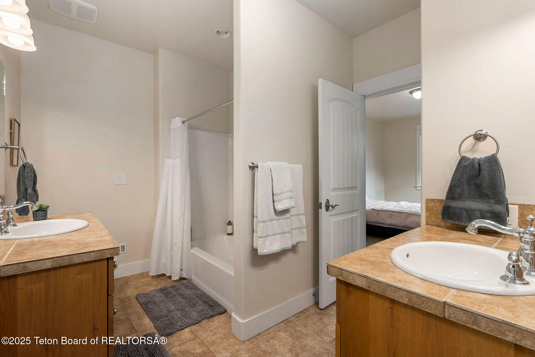 Victor, Idaho 83455, United States, 3 Bedrooms Bedrooms, ,4 BathroomsBathrooms,Residential,Active,83180