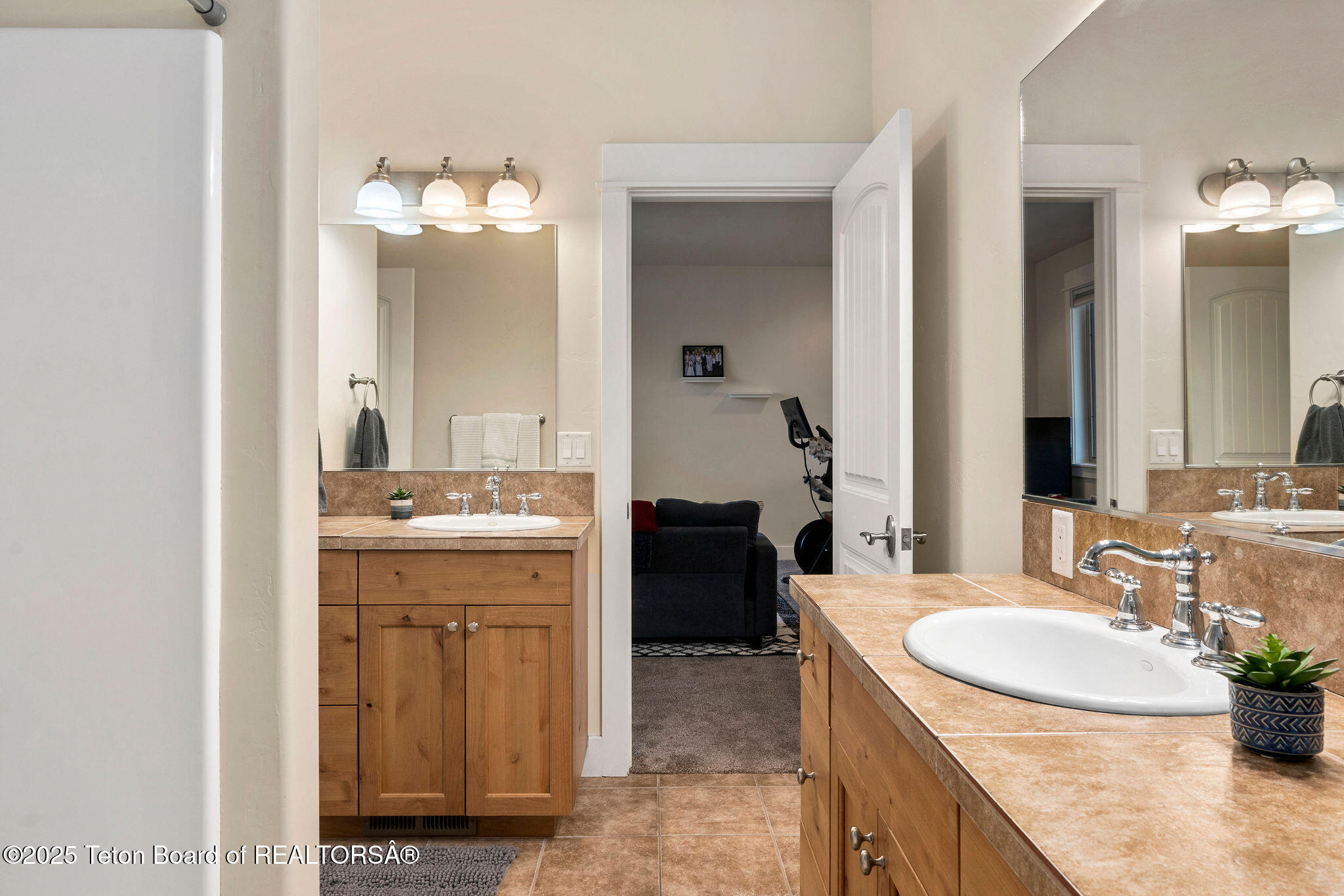 Victor, Idaho 83455, United States, 3 Bedrooms Bedrooms, ,4 BathroomsBathrooms,Residential,Active,83180