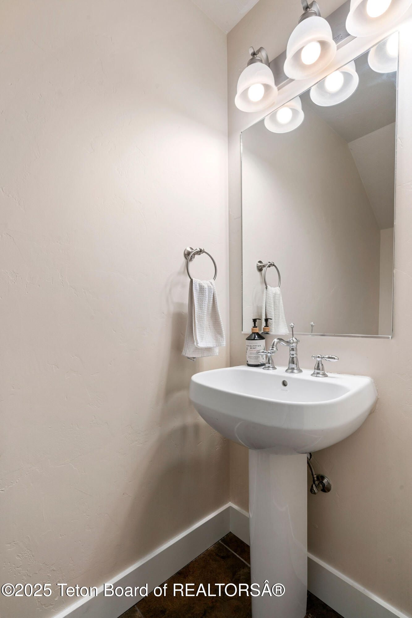 Victor, Idaho 83455, United States, 3 Bedrooms Bedrooms, ,4 BathroomsBathrooms,Residential,Active,83180