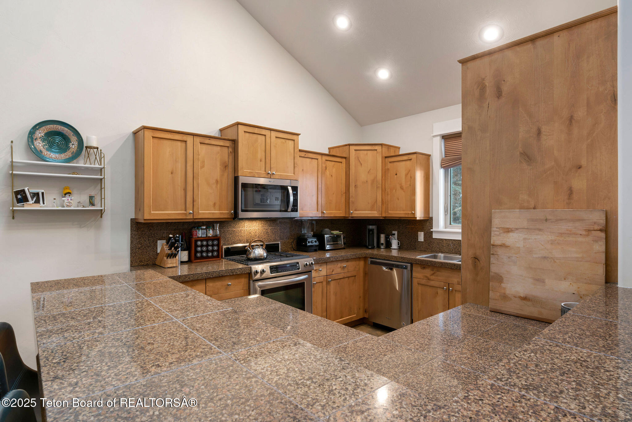 Victor, Idaho 83455, United States, 3 Bedrooms Bedrooms, ,4 BathroomsBathrooms,Residential,Active,83180