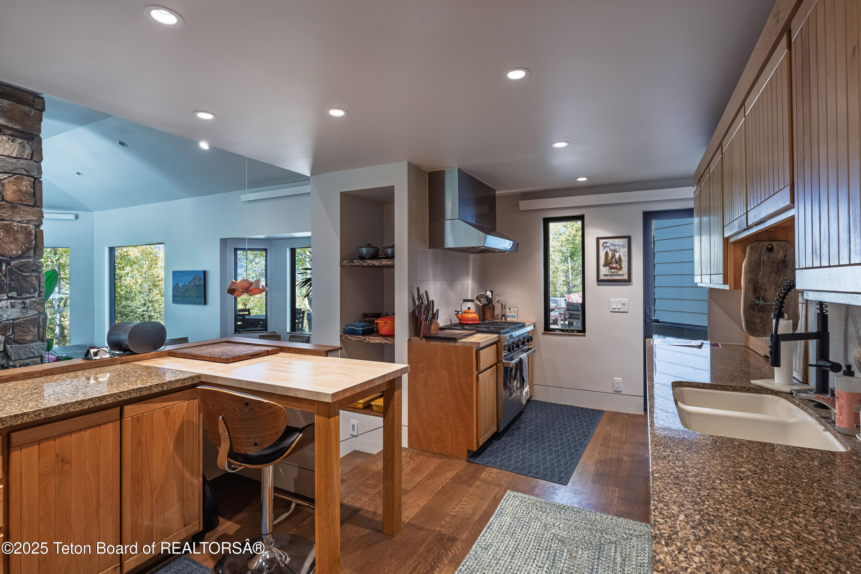 Jackson, Wyoming 83001, United States, 5 Bedrooms Bedrooms, ,3 BathroomsBathrooms,Residential,Active,198266