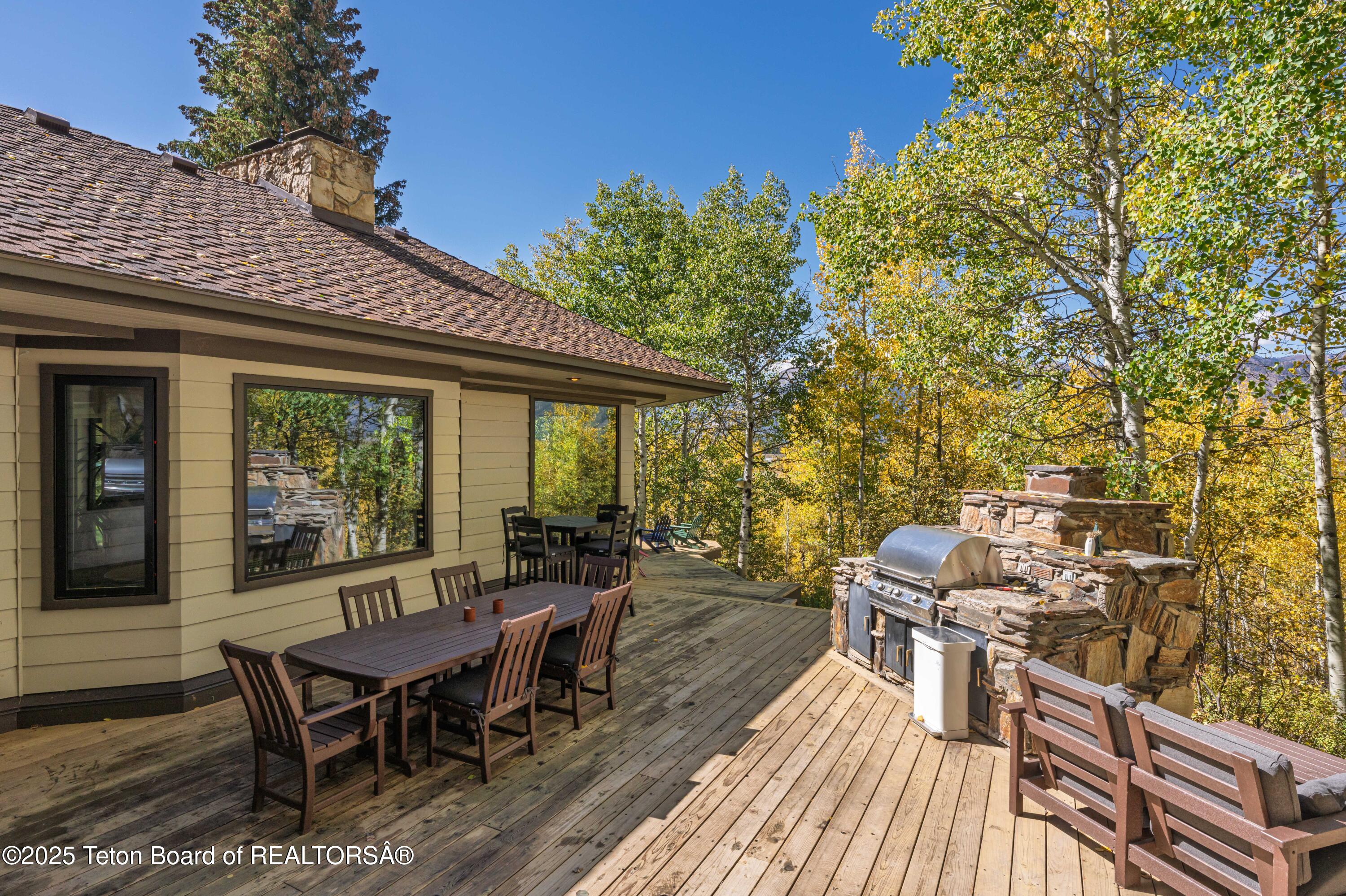 Jackson, Wyoming 83001, United States, 5 Bedrooms Bedrooms, ,3 BathroomsBathrooms,Residential,Active,198266