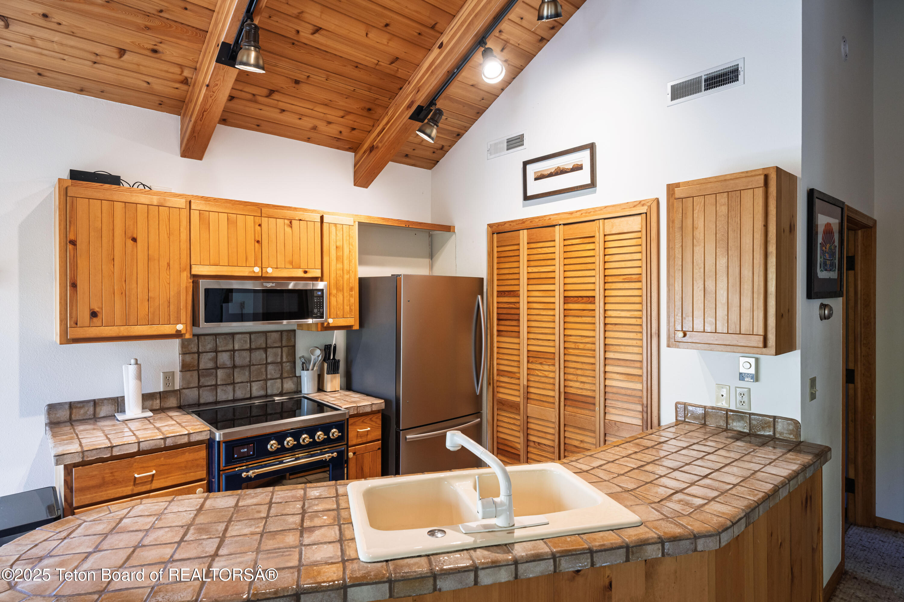 Jackson, Wyoming 83001, United States, 5 Bedrooms Bedrooms, ,3 BathroomsBathrooms,Residential,Active,198266