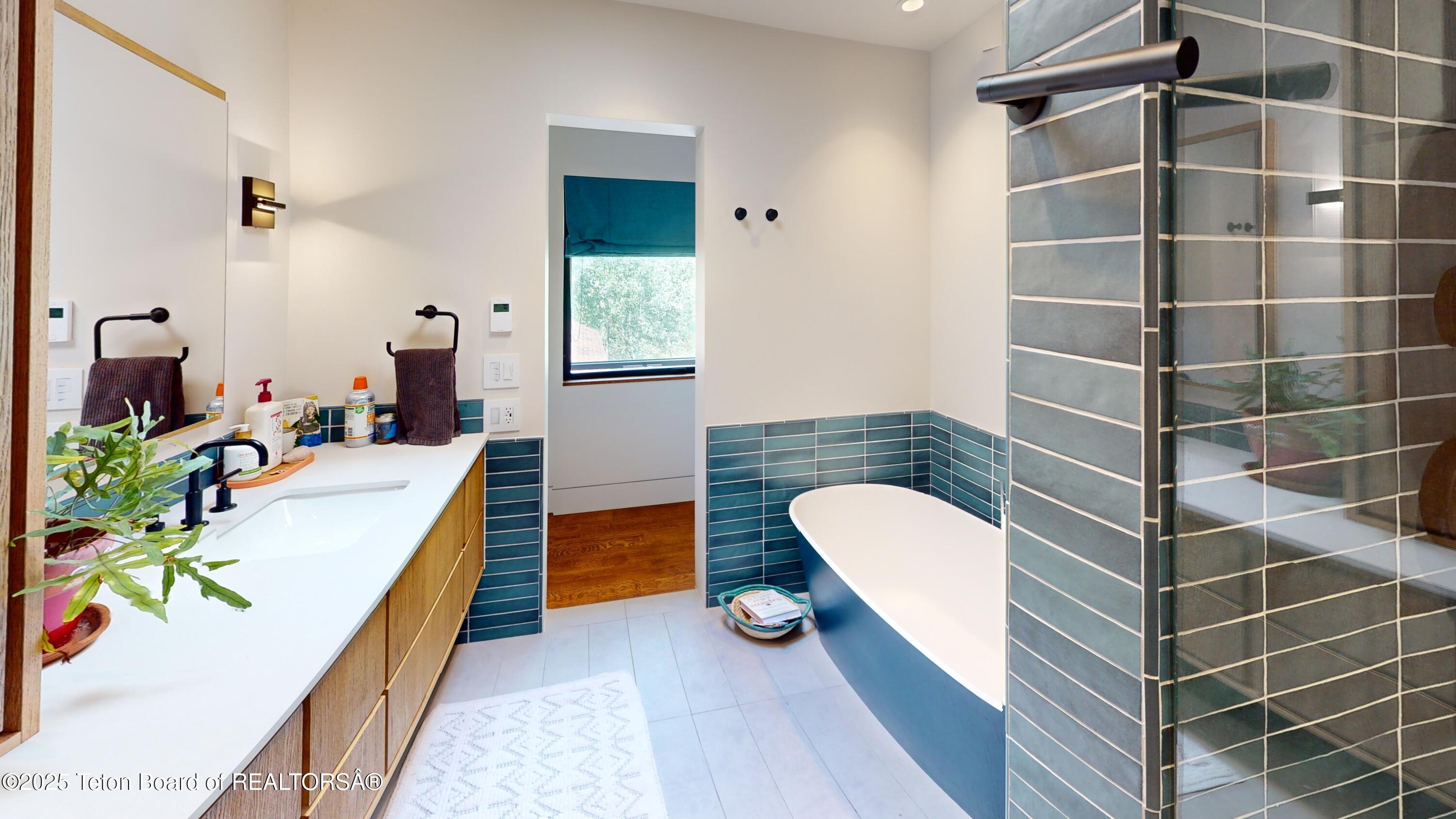 Jackson, Wyoming 83001, United States, 5 Bedrooms Bedrooms, ,3 BathroomsBathrooms,Residential,Active,198266