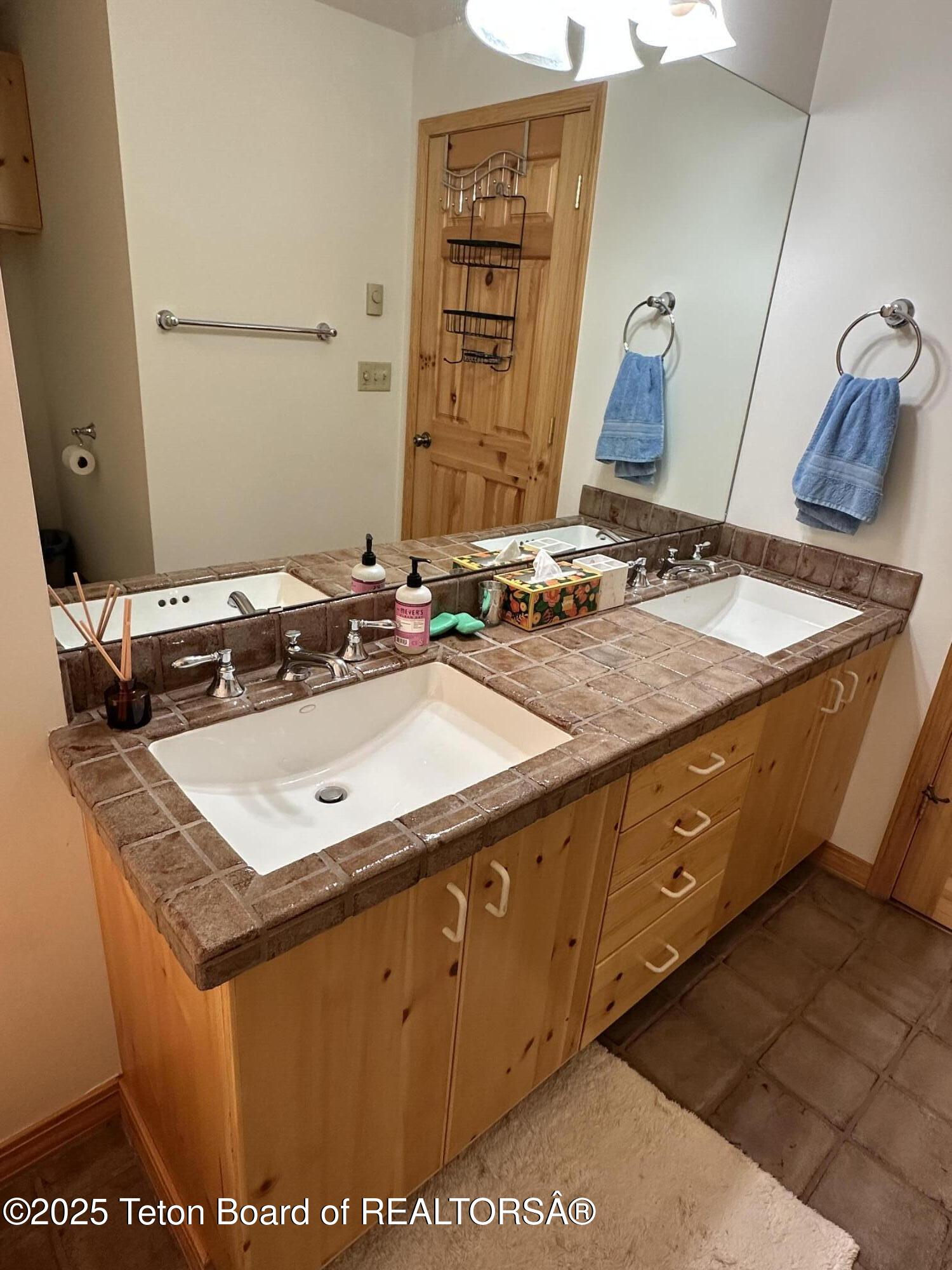 Jackson, Wyoming 83001, United States, 5 Bedrooms Bedrooms, ,3 BathroomsBathrooms,Residential,Active,198266