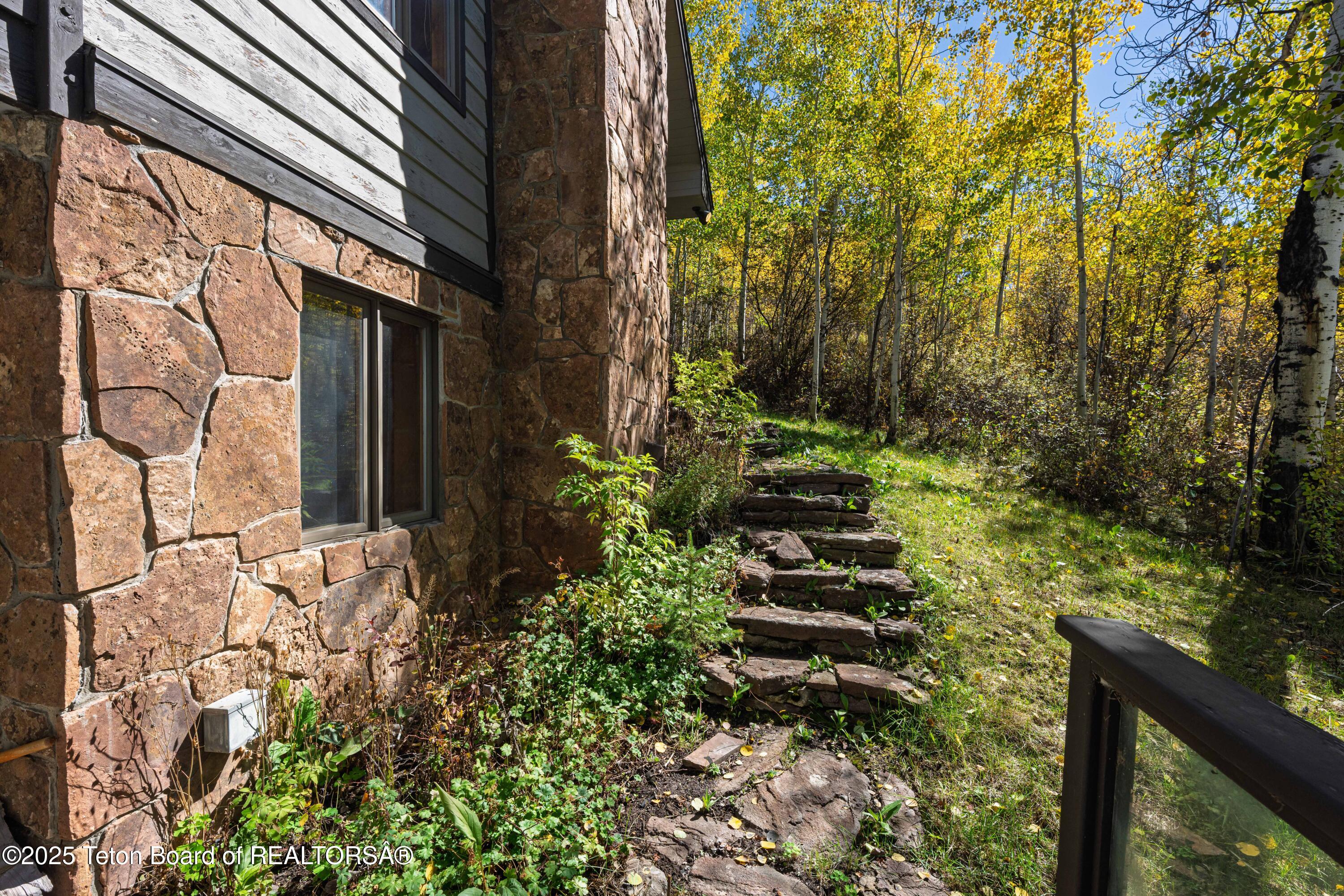 Jackson, Wyoming 83001, United States, 5 Bedrooms Bedrooms, ,3 BathroomsBathrooms,Residential,Active,198266