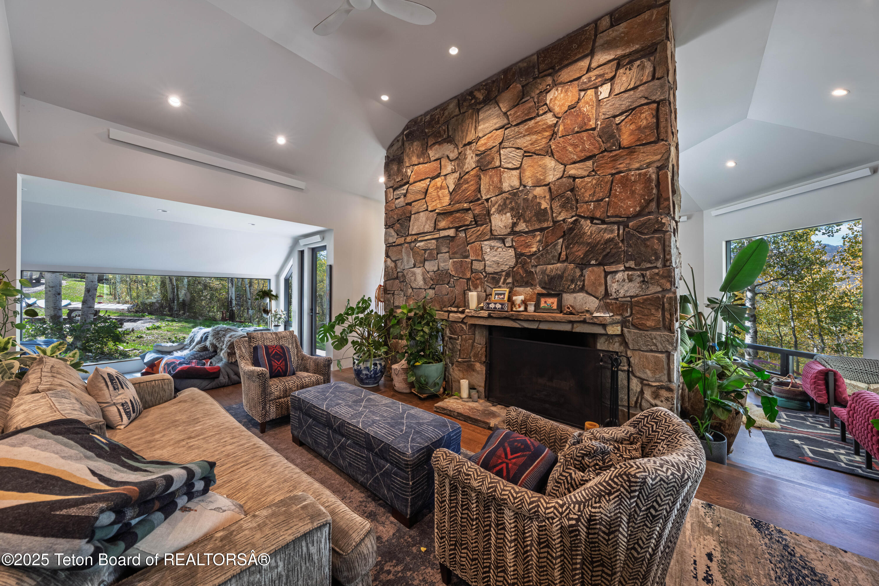 Jackson, Wyoming 83001, United States, 5 Bedrooms Bedrooms, ,3 BathroomsBathrooms,Residential,Active,198266