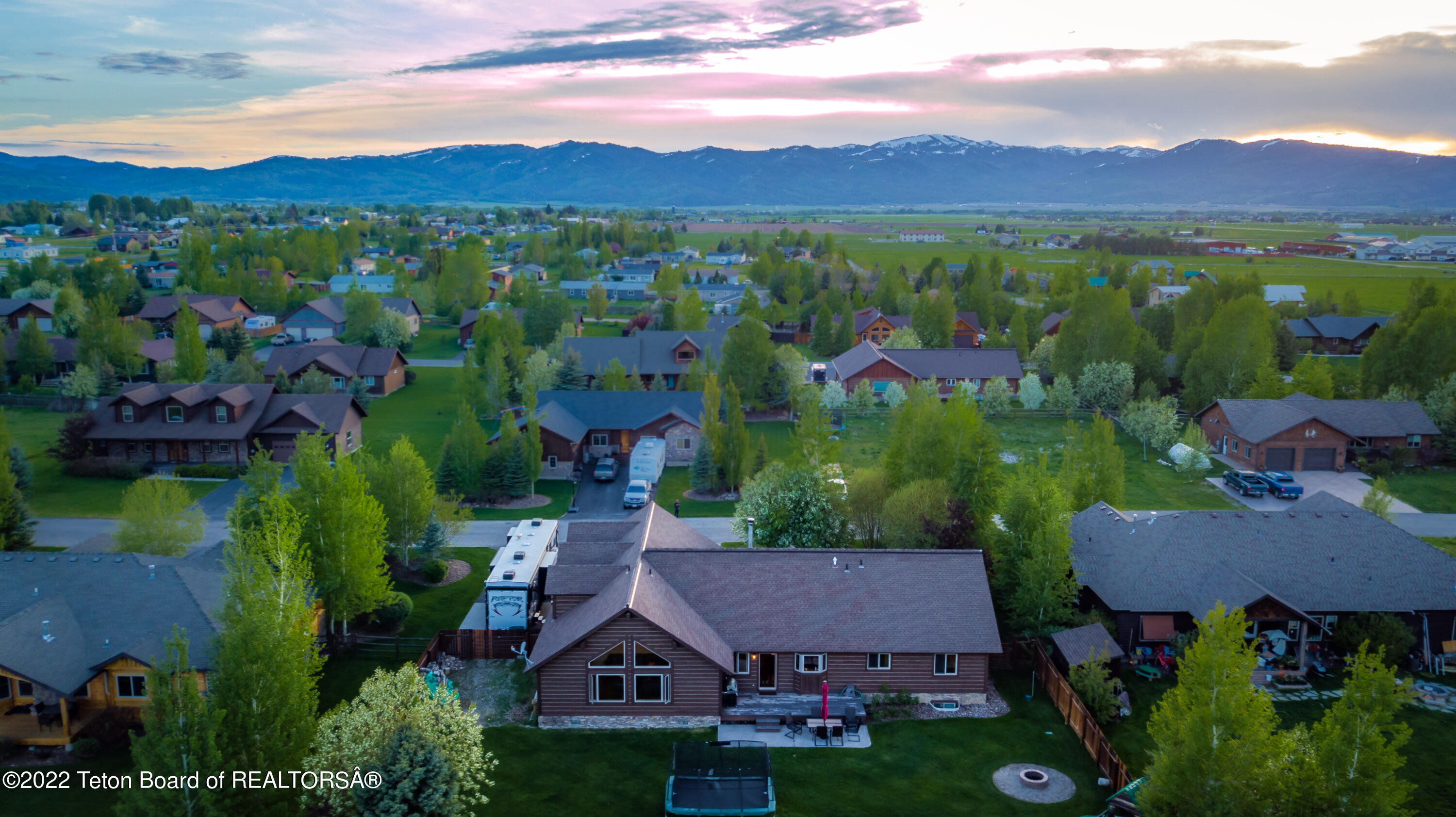 Victor, Idaho 83455, United States, 7 Bedrooms Bedrooms, ,4 BathroomsBathrooms,Residential,Pending,53722