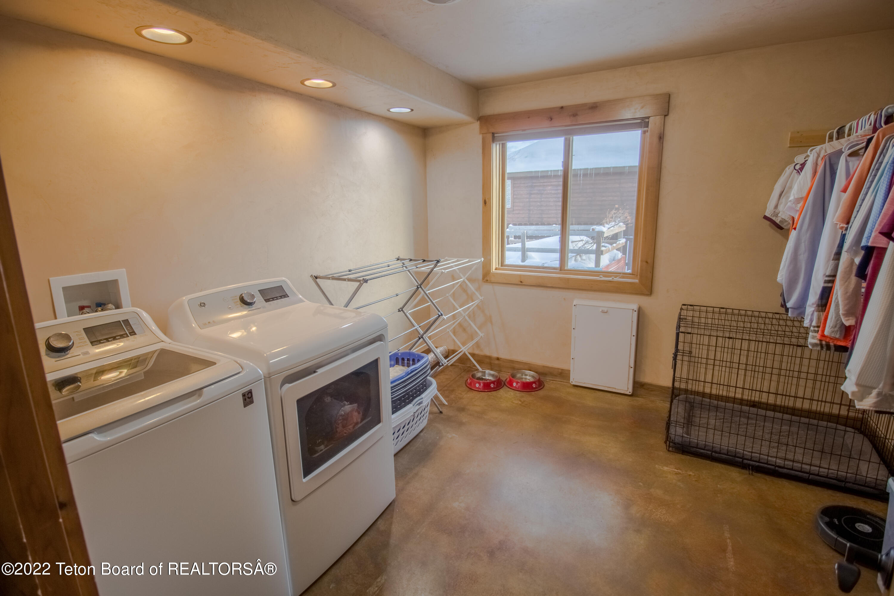 Victor, Idaho 83455, United States, 7 Bedrooms Bedrooms, ,4 BathroomsBathrooms,Residential,Pending,53722