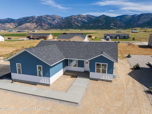 576 LITTLE GREYS LOOP, ETNA, WY 83118 - Image 9f35b2ab7ea40484d4be65fd7b4e7117/1361718766