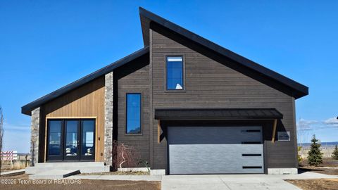 Photo of 1016 Iroquois Avenue, Driggs, ID 83422 (MLS # 25-2964)