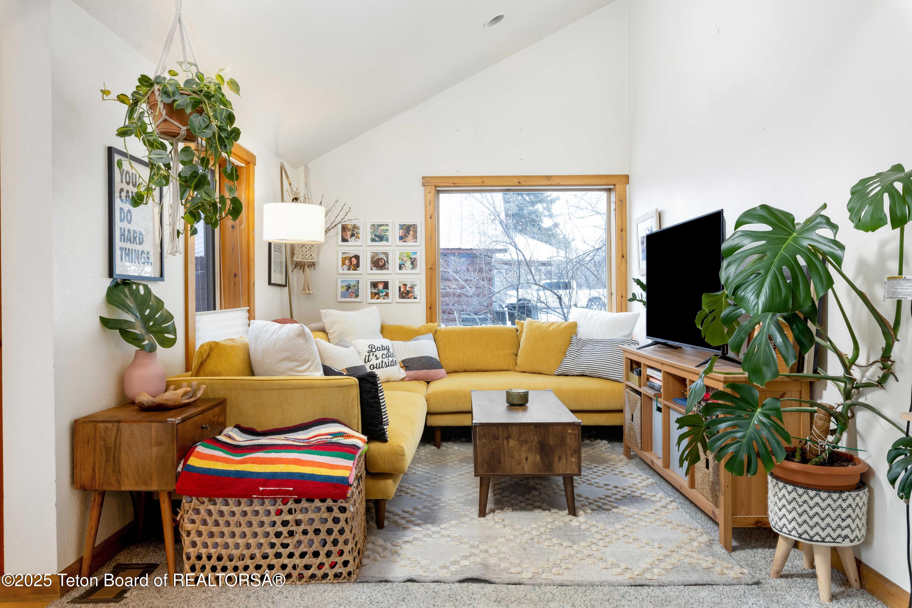 Jackson, Wyoming 83001, United States, 2 Bedrooms Bedrooms, ,2 BathroomsBathrooms,Residential,Active,19273