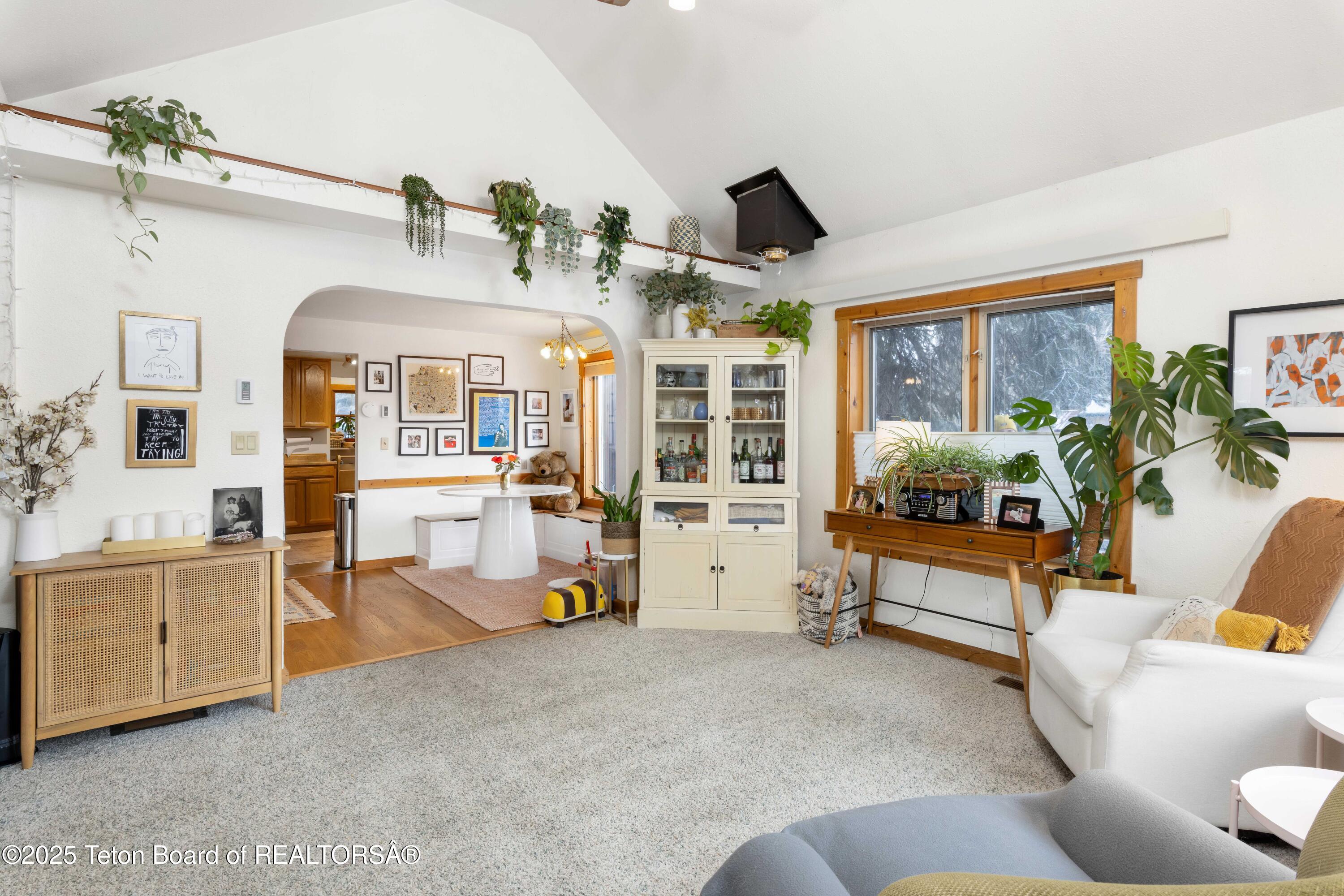 Jackson, Wyoming 83001, United States, 2 Bedrooms Bedrooms, ,2 BathroomsBathrooms,Residential,Active,19273