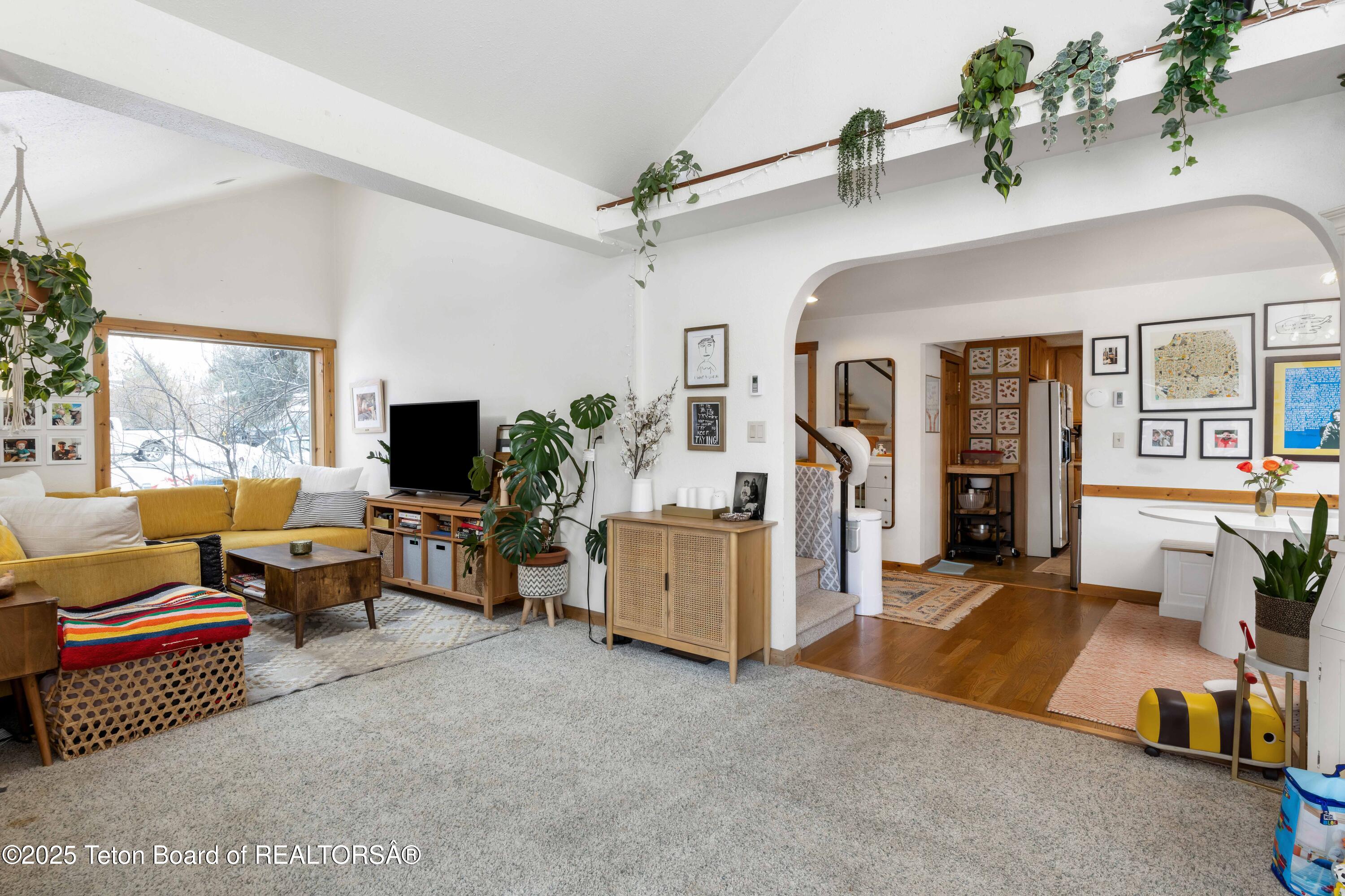 Jackson, Wyoming 83001, United States, 2 Bedrooms Bedrooms, ,2 BathroomsBathrooms,Residential,Active,19273