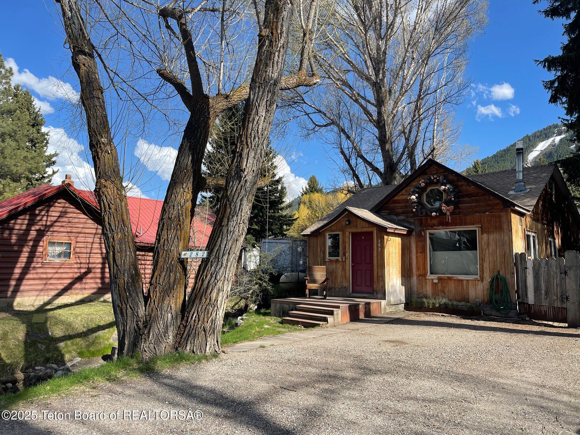 Jackson, Wyoming 83001, United States, 2 Bedrooms Bedrooms, ,2 BathroomsBathrooms,Residential,Active,19273