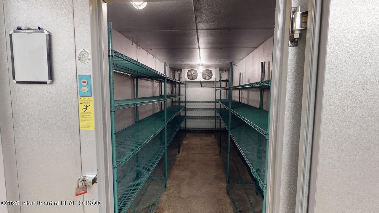 Dubois, Wyoming 82513, United States, ,Commercial,Active,122758