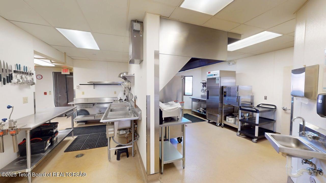 Dubois, Wyoming 82513, United States, ,Commercial,Active,122758