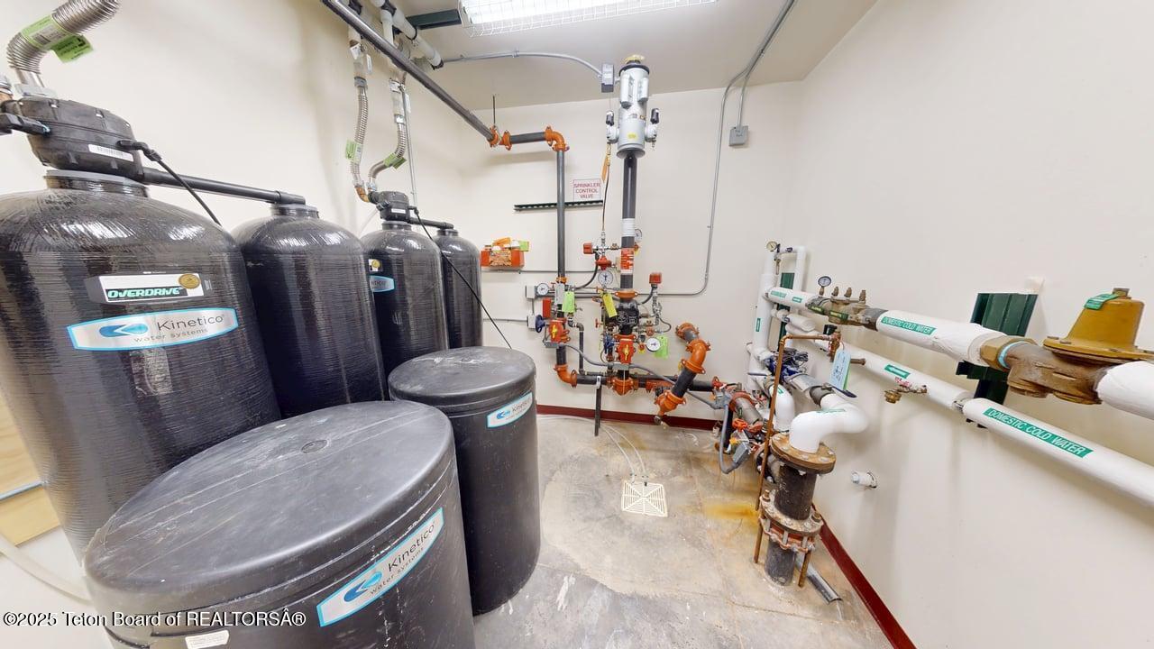 Dubois, Wyoming 82513, United States, ,Commercial,Active,122758