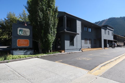 Photo of 420 W PEARL Avenue, Jackson, WY 83001 (MLS # 26-2489)