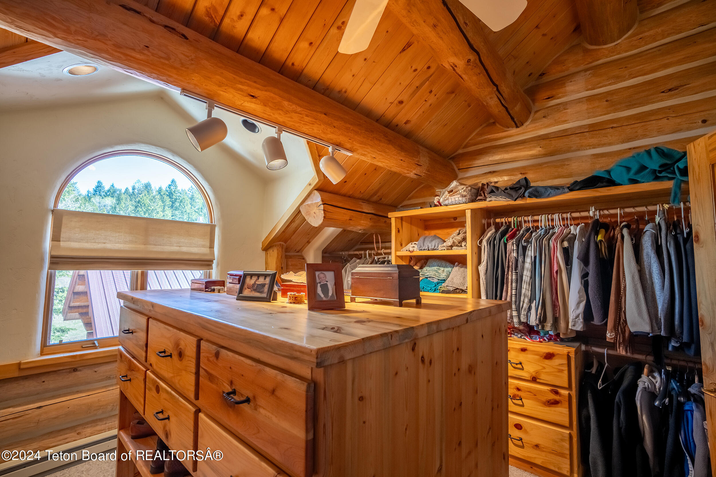 Alta, Wyoming 83414, United States, 5 Bedrooms Bedrooms, ,3 BathroomsBathrooms,Residential,Active,57456