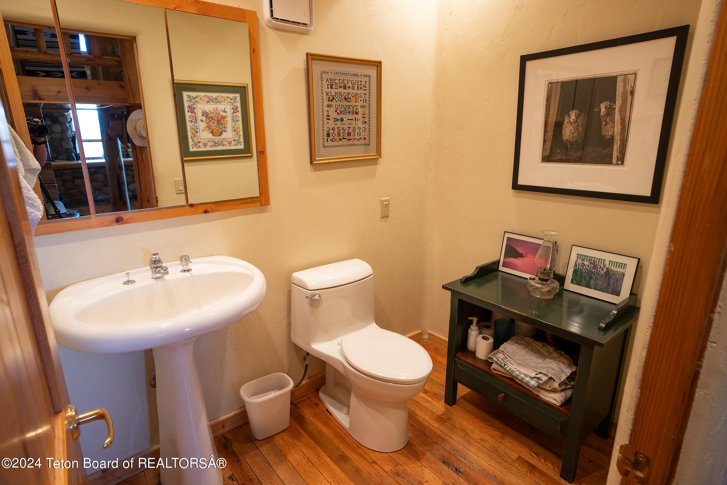 Alta, Wyoming 83414, United States, 5 Bedrooms Bedrooms, ,3 BathroomsBathrooms,Residential,Active,57456