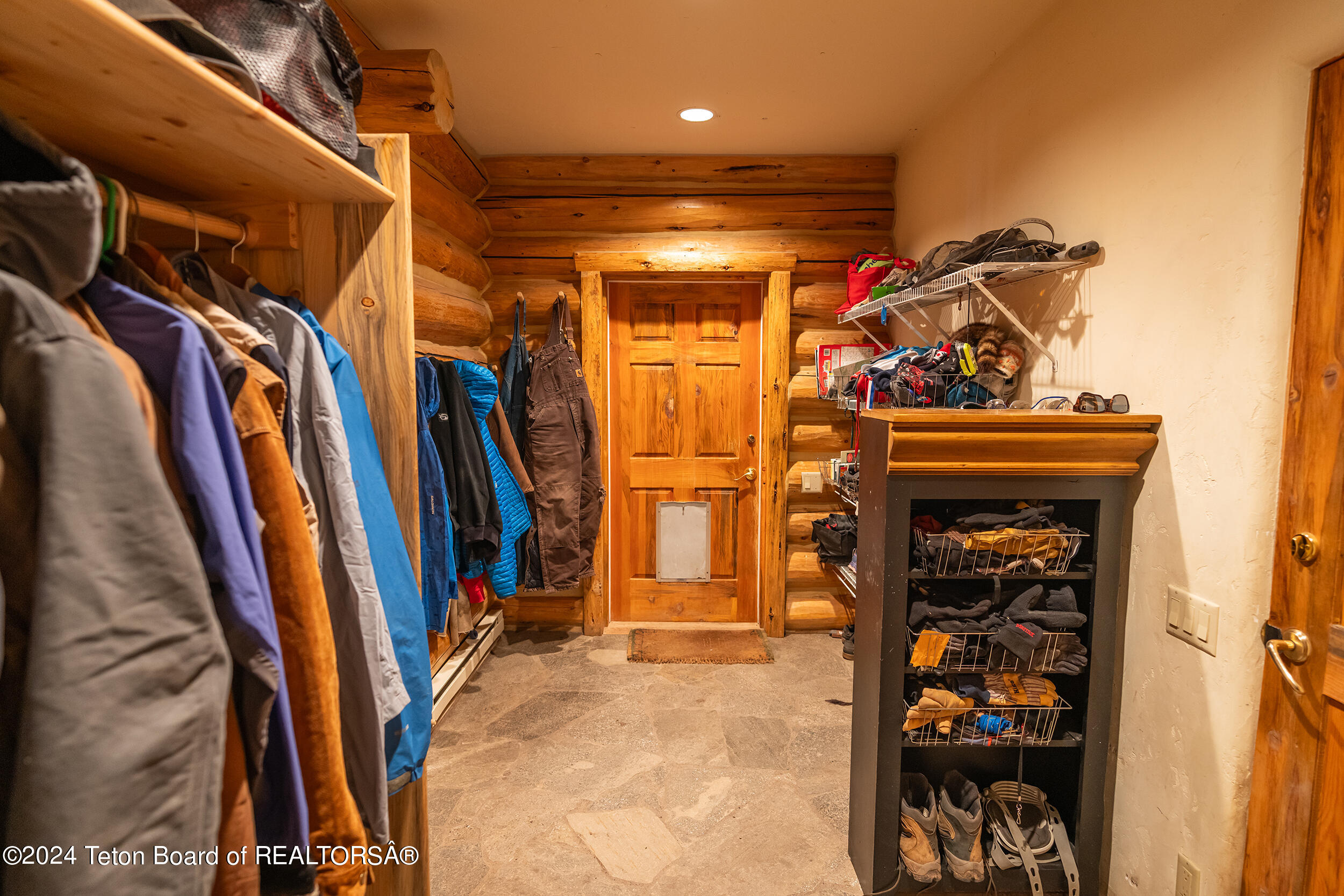 Alta, Wyoming 83414, United States, 5 Bedrooms Bedrooms, ,3 BathroomsBathrooms,Residential,Active,57456