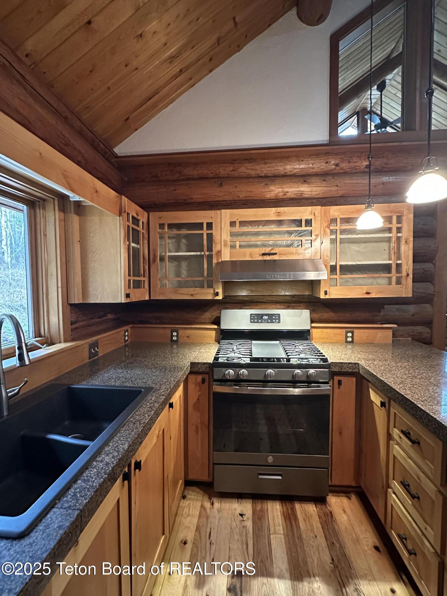 Wilson, Wyoming 83014, United States, 3 Bedrooms Bedrooms, ,2 BathroomsBathrooms,Residential,Active,226611