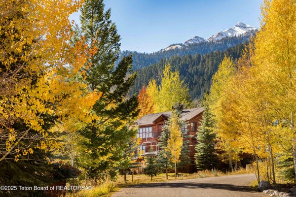 3723 W MICHAEL DR # 13, TETON VILLAGE, WY 83025 - Image eb93e2d9efb8b28b2fd0ad9a5ea5b0da/1439481185