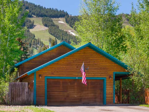 Photo of 500 E HANSEN Avenue, Jackson, WY 83001 (MLS # 26-1358)