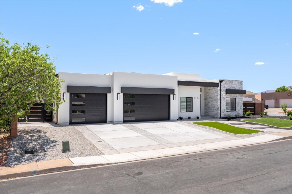 Photo of 3173 Swiss DR, Santa Clara, UT 84765 (MLS # 116409)