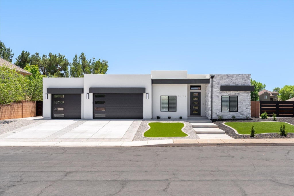 Photo of 3173 Swiss DR, Santa Clara, UT 84765 (MLS # 116409)