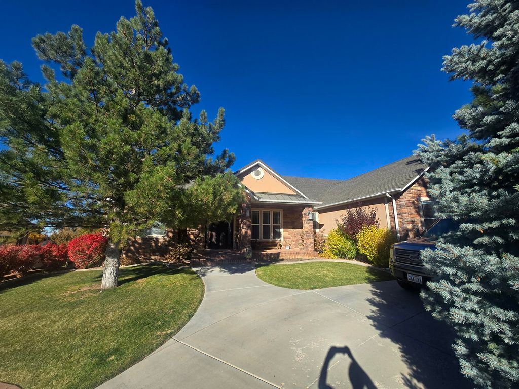 Photo of 481 E Canyon View DR, Cedar City, UT 84721 (MLS # 113721)