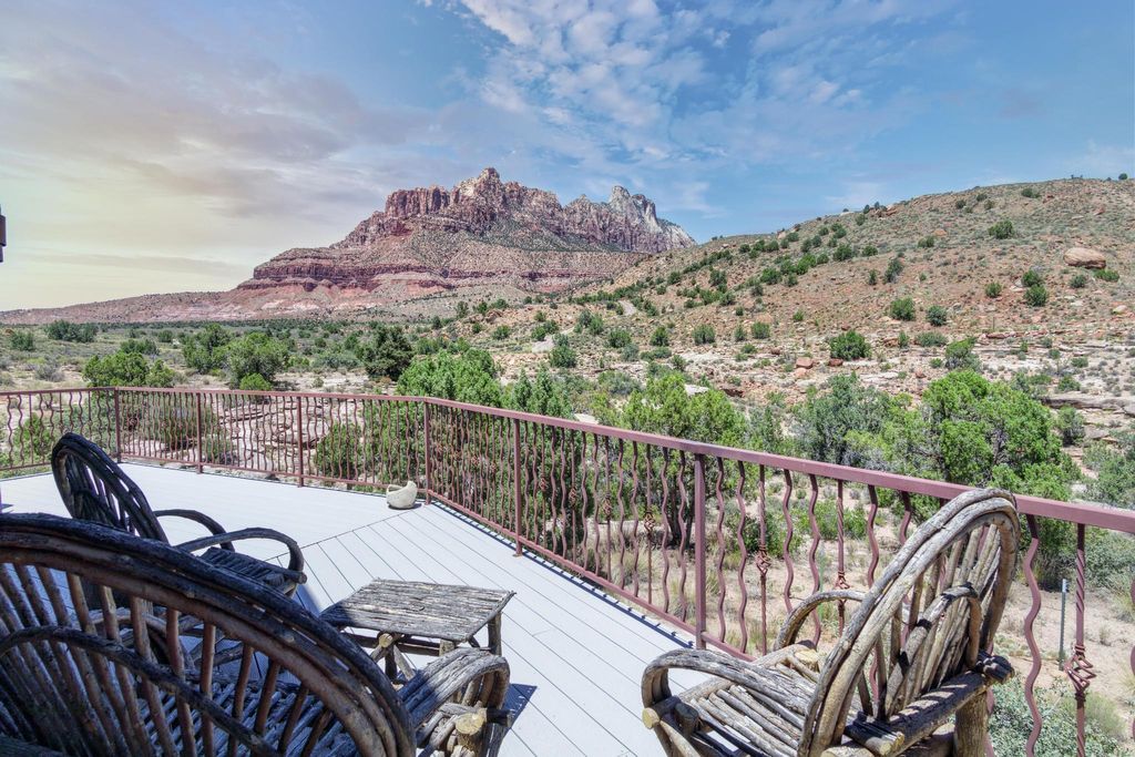 Photo of 2907 Zuni CIR, Springdale, UT 84767 (MLS # 113184)