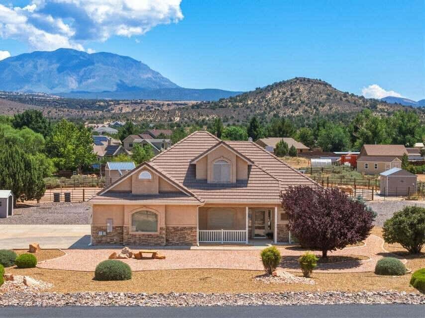 Photo of 764 E Dammeron Valley DR W, Dammeron Valley, UT 84783 (MLS # 117536)