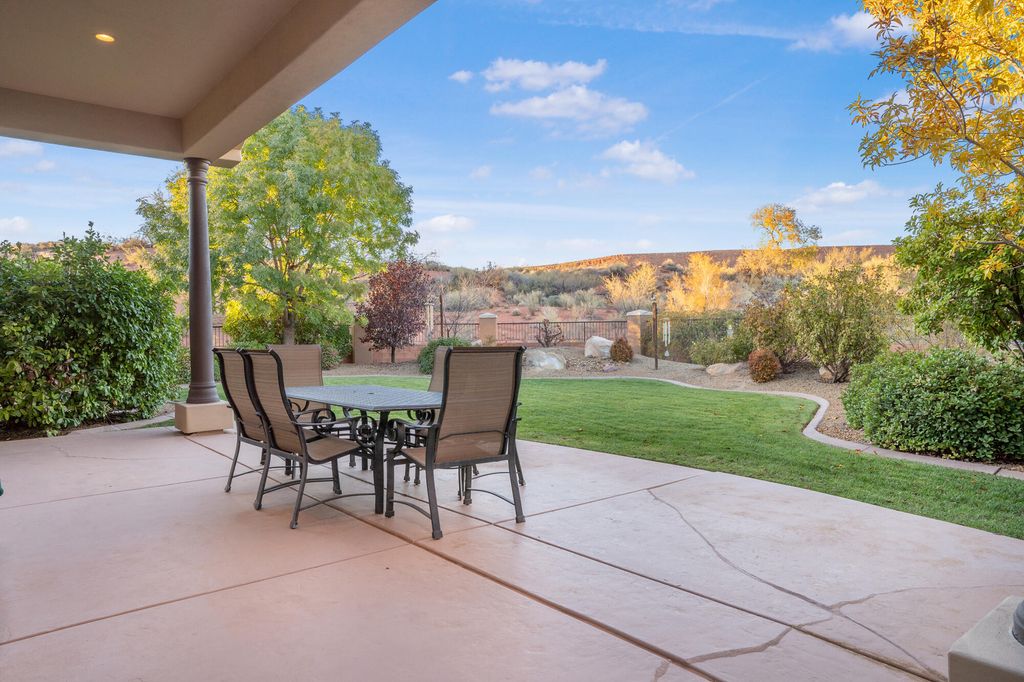 Photo of 1108 CATALPA DR, Washington, UT 84780 (MLS # 113981)