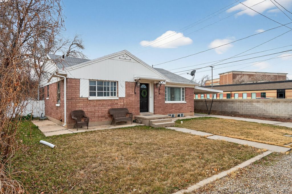 Photo of 160 E McArthur Ave, Cedar City, UT 84720 (MLS # 114319)