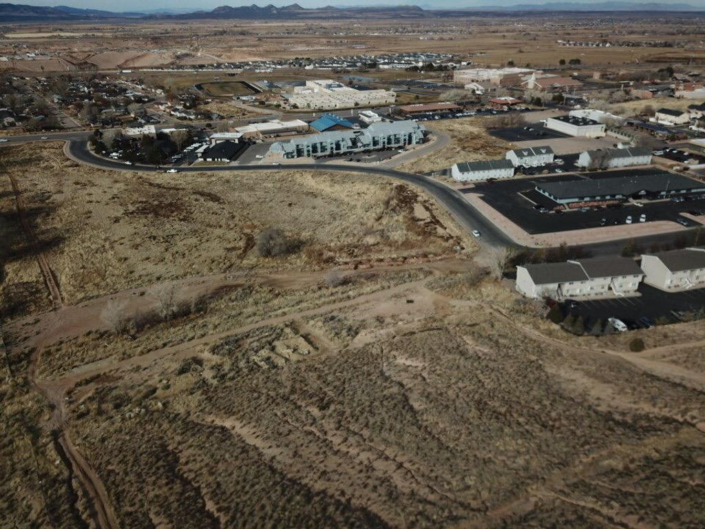 Photo of 1700 N Wedgewood LN, Cedar City, UT 84721 (MLS # 112260)