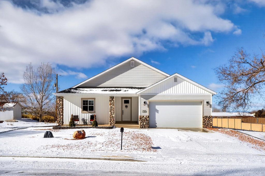 Photo of 403 N Highland DR, Cedar City, UT 84721 (MLS # 114335)