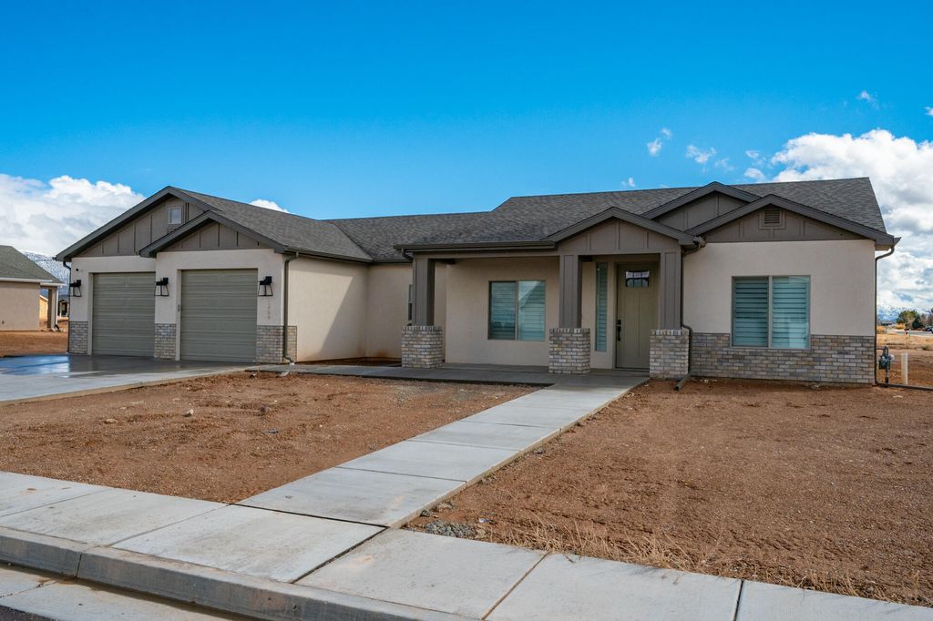 Photo of 4047 N 350 W, Enoch, UT 84721 (MLS # 116327)